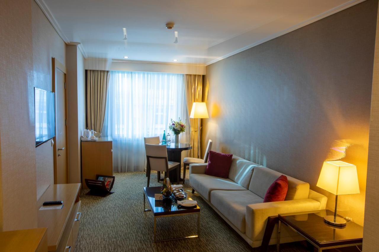 One-Bedroom Suite City View